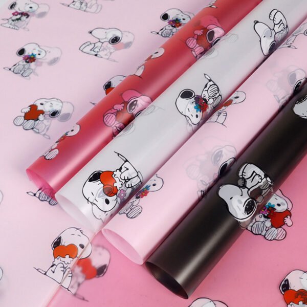 Cartoon Snoopy Wrapping Paper